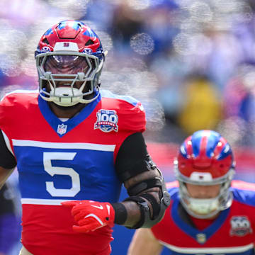 Sep 8, 2024; East Rutherford, New Jersey, USA; New York Giants linebacker Kayvon Thibodeaux (5) warms up before a game against the Minnesota Vikings at MetLife Stadium.  