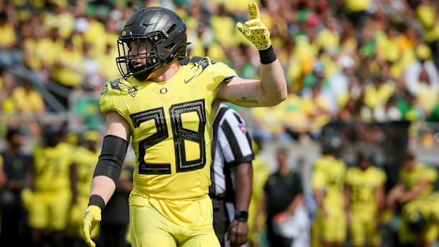 Oregon LB Bryce Boettcher