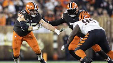 Cleveland Browns guard Joel Bitonio (75) and offensive tackle Jedrick Wills Jr. (71)