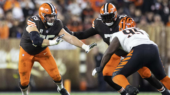 Cleveland Browns guard Joel Bitonio (75) and offensive tackle Jedrick Wills Jr. (71)