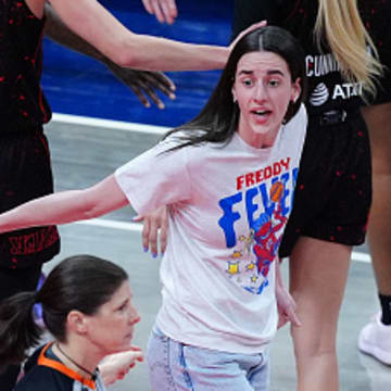 Caitlin Clark had some words for a referee after the Fever lost to the Wings. 