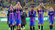 Jugadores del Barcelona agradeciendo al público 