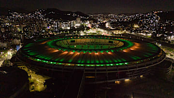 Maracanã recebeu iluminação especial no dia do anúncio
