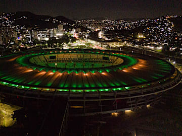 Maracanã recebeu iluminação especial no dia do anúncio