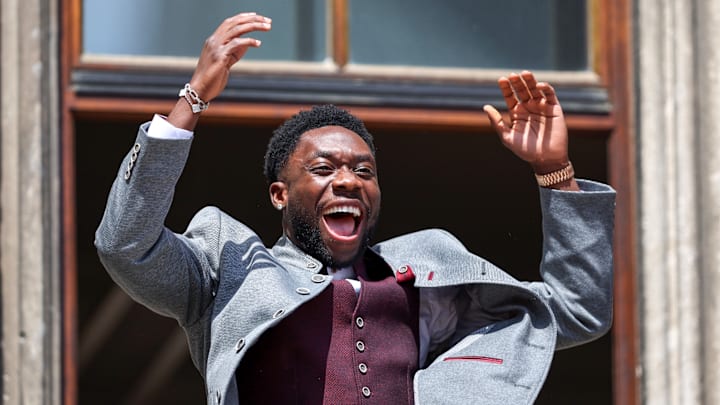 Alphonso Davies kehrt endlich auf den Platz zurück Alphonso Davies kehrt endlich auf den Platz zurück