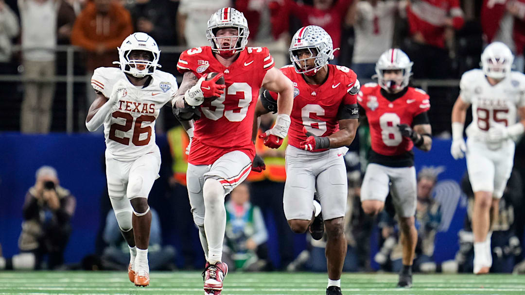 Ohio State Buckeyes defensive end Jack Sawyer (33)