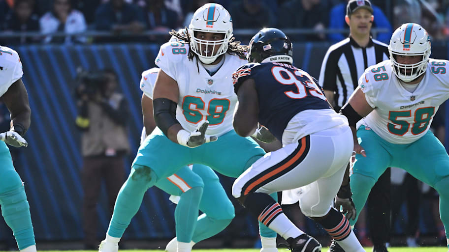 Offensive lineman Robert Hunt (68) against the Chicago Bears at Soldier Field in 2022. | Jamie Sabau-USA TODAY Sports