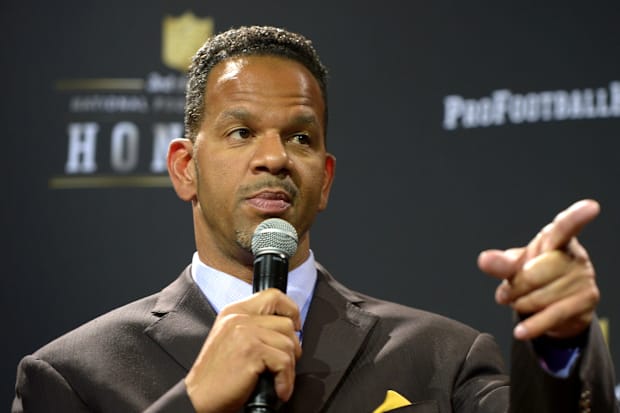 Former Buffalo Bills and Washington WR Andre Reed is introduced as an inductee for the 2014 Pro Football Hall of Fame.