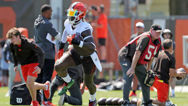 Browns tight end David Njoku runs after a catch during minicamp, Wednesday, June 12, 2024, in Berea.