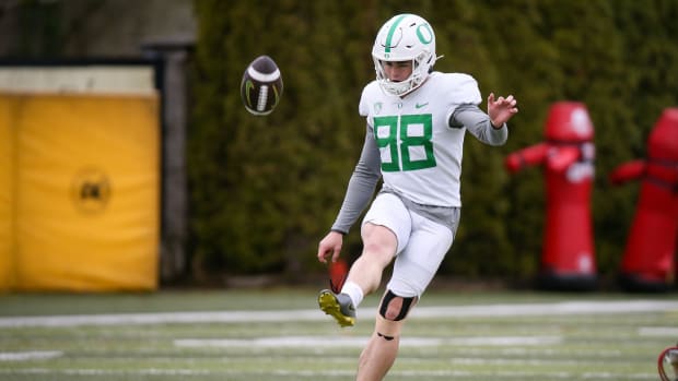 Oregon kicker Andrew Boyle works out during a practice with the Ducks Thursday,