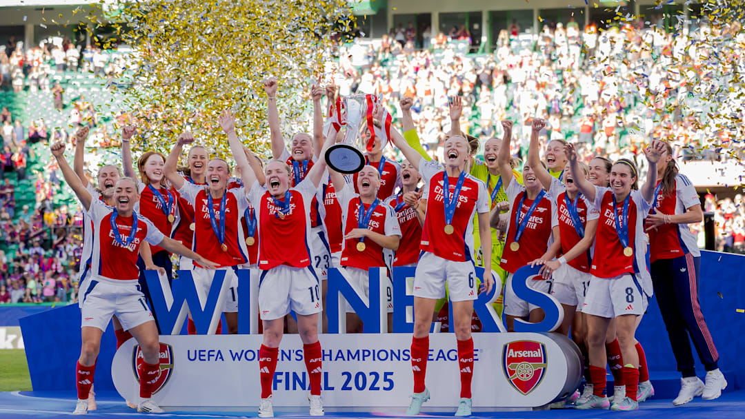 O Arsenal desbancou o Barcelona para levantar a taça da Champions League Feminina de 2025