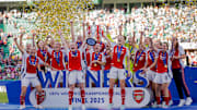 O Arsenal desbancou o Barcelona para levantar a taça da Champions League Feminina de 2025