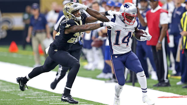 Sep 17, 2017; New England Patriots wide receiver Brandin Cooks (14) catches a deep pass against the New Orleans Saints  