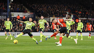 Luton Town v Arsenal FC - Premier League