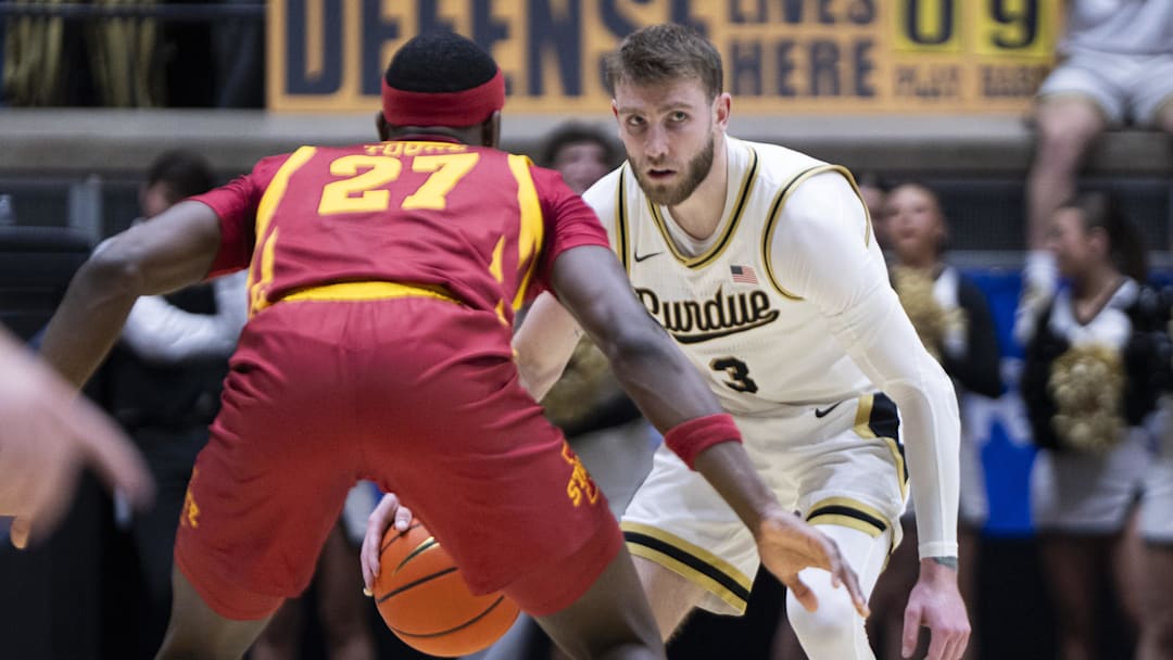 Purdue Boilermakers guard Braden Smith (3) dribbles the ball 