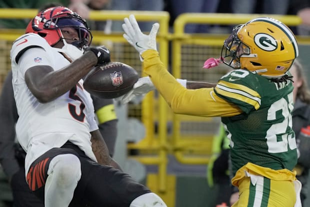 Green Bay Packers cornerback Keisean Nixon (25) breaks up a pass intended for Cincinnati Bengals wide receiver Tee Higgins.