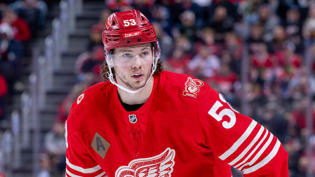 Chicago Blackhawks v Detroit Red Wings