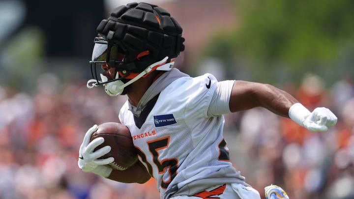 Jul 26, 2024; Cincinnati, OH, USA; Cincinnati Bengals running back Chris Evans (25) returns a kick off during training camp practice at Kettering Health Practice Fields. Mandatory Credit: Kareem Elgazzar-USA TODAY Sports