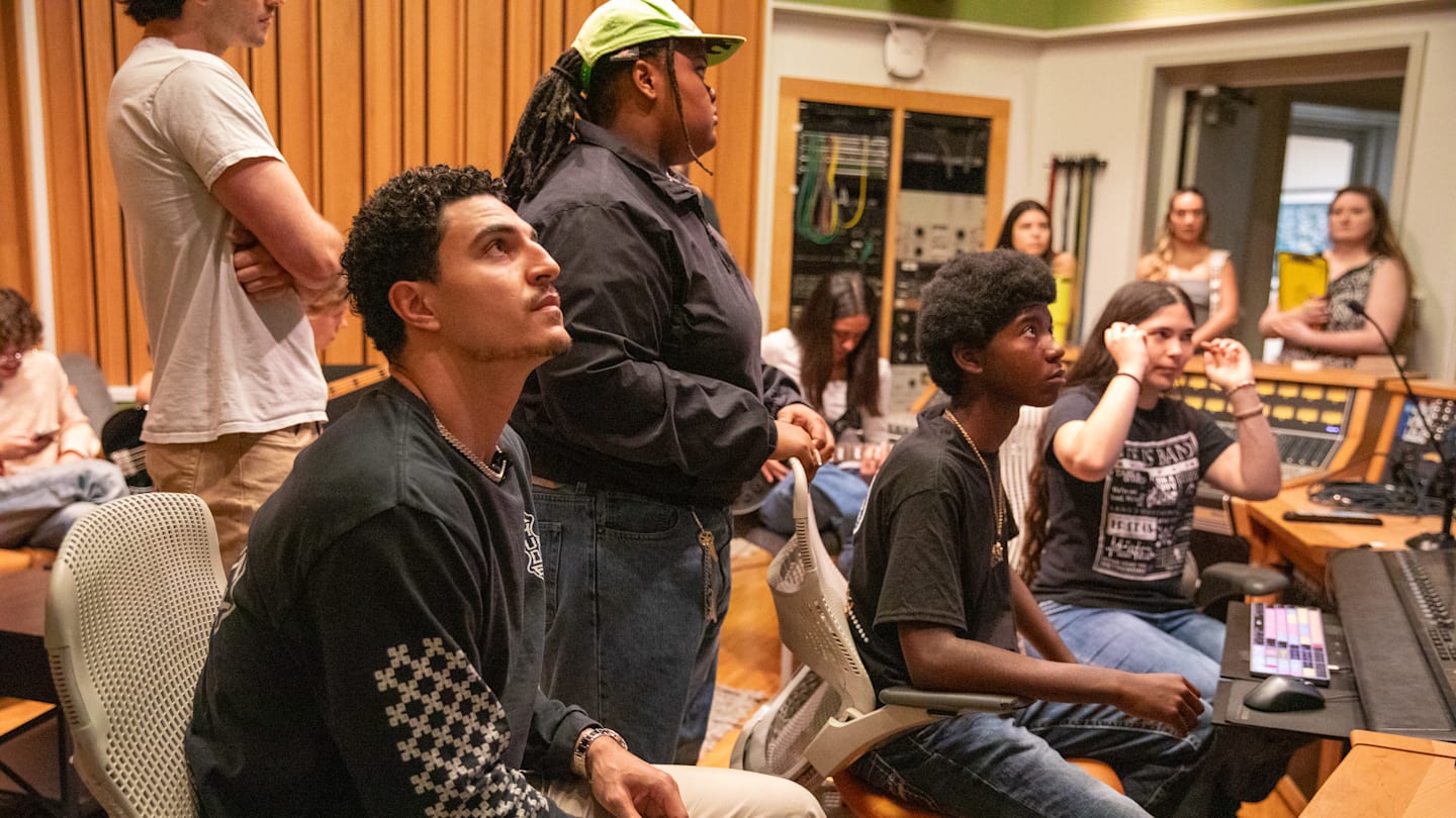 Miami Dolphins Star Jaelan Phillips Returns His Alma Mater To Surprise A Few Lucky St