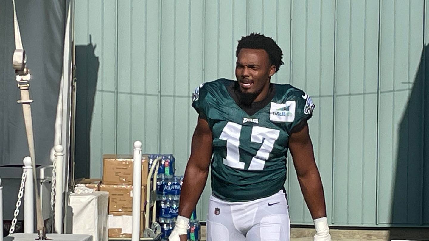 Eagles Still Believe In Nakobe Dean - Vimarsana News