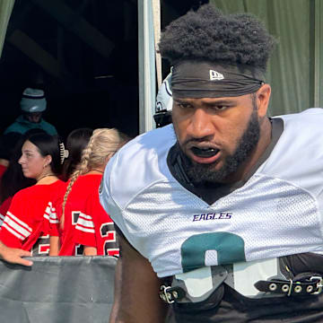 Eagles defensive end Bryce Huff