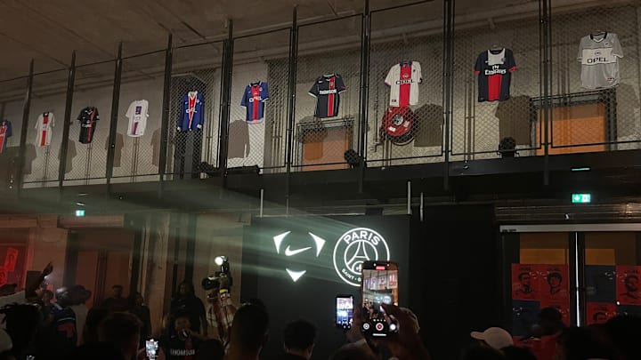 Les prémices du reveal du maillot third.