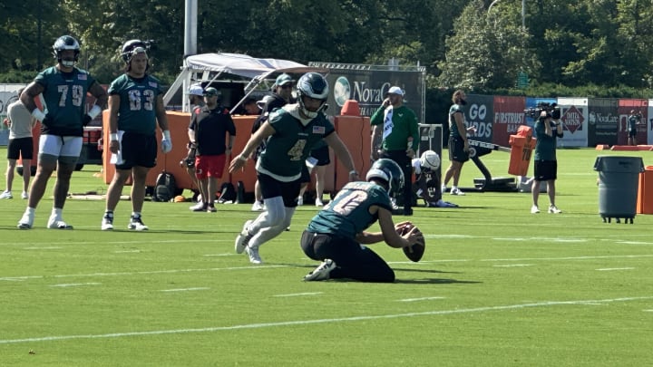 Jake Elliott practices his field goals during the Eagles' training camp.