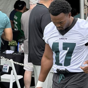 Nakobe Dean takes the field during Eagles training camp.