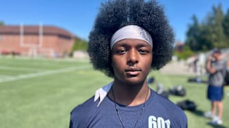 Wide receiver Oteko Mwamba rejoins talented Rainier Beach corps after missing entire 2024 season with a knee injury.