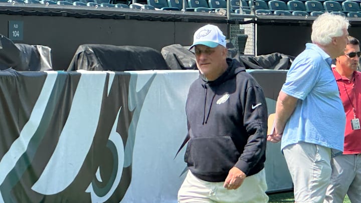 Eagles defensive coordinator Vic Fangio