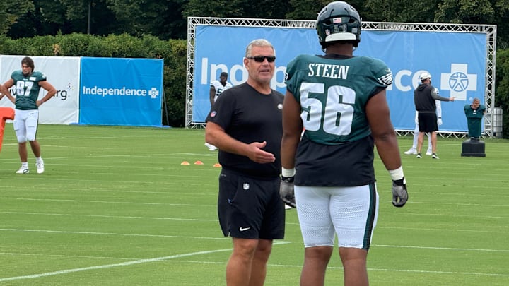 Eagles offensive line coach Jeff Stoutland goes over a coaching point with right guard Tyler Steen.