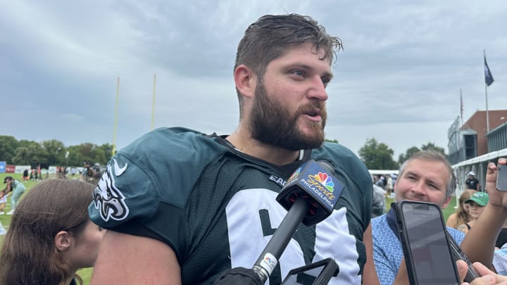 Eagles offensive lineman Brett Toth