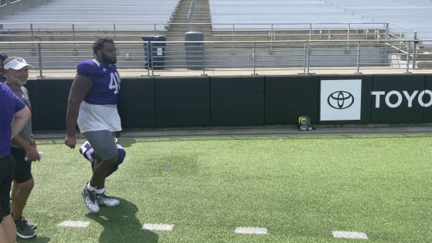 Deshawn Lynch walks into Husky Stadium.