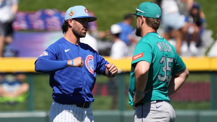 Chicago Cubs shortstop Dansby Swanson (7) and Seattle Mariners first baseman Patrick Wisdom (35) talk before a game.
