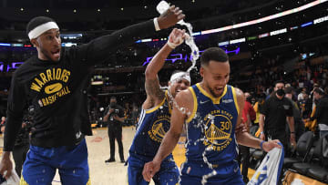 Curry recibió una gran ovación al culminar el primer cuarto del choque ante los Clippers
