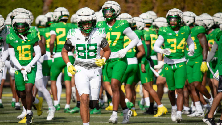 Oregon tight end Patrick Herbert runs during practice with the Oregon Ducks Wednesday Aug. 21, 2024 at the Hatfield-Dowlin Complex in Eugene, Ore.