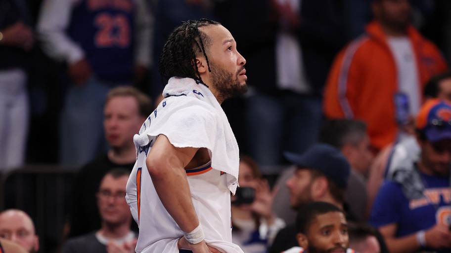 New York Knicks guard Jalen Brunson looks on in the fourth quarter against the Indiana Pacers.