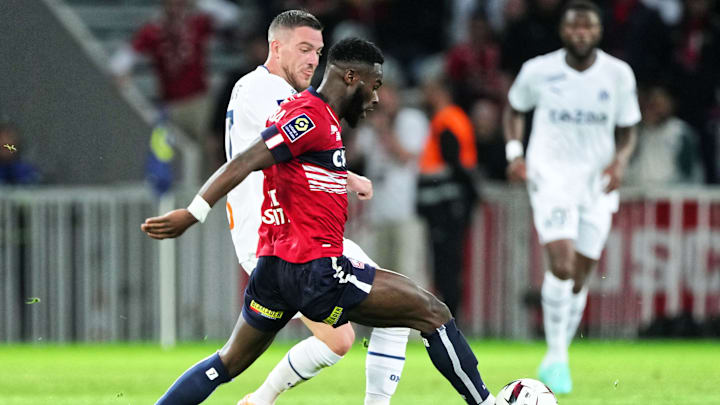 Jonathan Bamba top kazanma mücadelesinde.