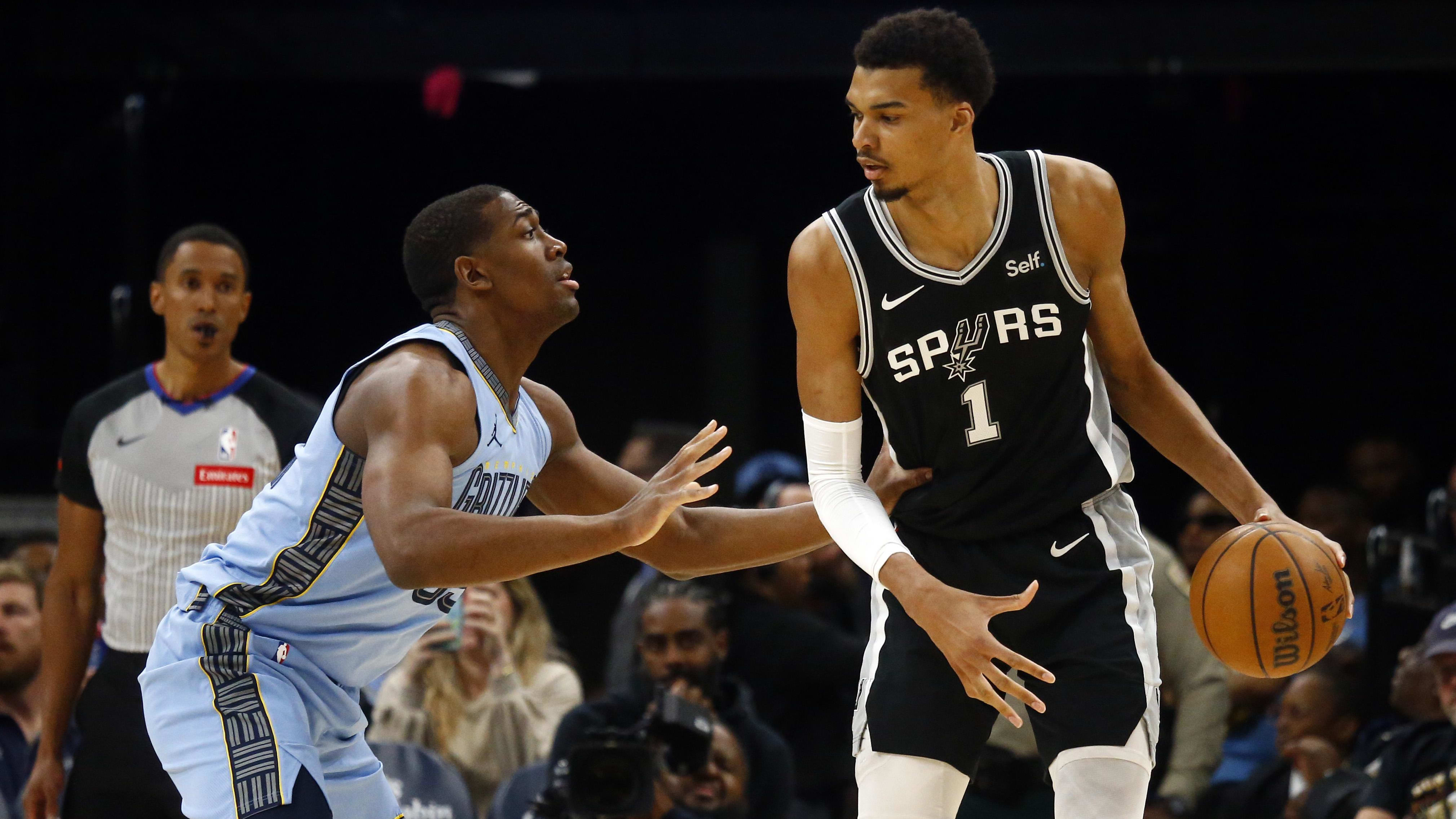 Victor Wembanyama dribbles the basketball against the Grizzlies.