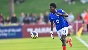 Die beiden vergangenen deutschen Meister kämpfen um die Dienste von Emmanuel Mbemba 