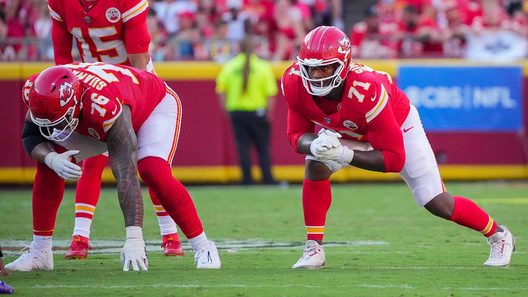 Sep 28, 2025; Kansas City, Missouri, USA; Kansas City Chiefs offensive tackle Kingsley Suamataia (76) and offensive tackle Josh Simmons (71) at the line of scrimmage against the Baltimore Ravens during the game at GEHA Field at Arrowhead Stadium. Mandatory Credit: Denny Medley-Imagn Images Sep 28, 2025; Kansas City, Missouri, USA; Kansas City Chiefs offensive tackle Kingsley Suamataia (76) and offensive tackle Josh Simmons (71) at the line of scrimmage against the Baltimore Ravens during the game at GEHA Field at Arrowhead Stadium. Mandatory Credit: Denny Medley-Imagn Images