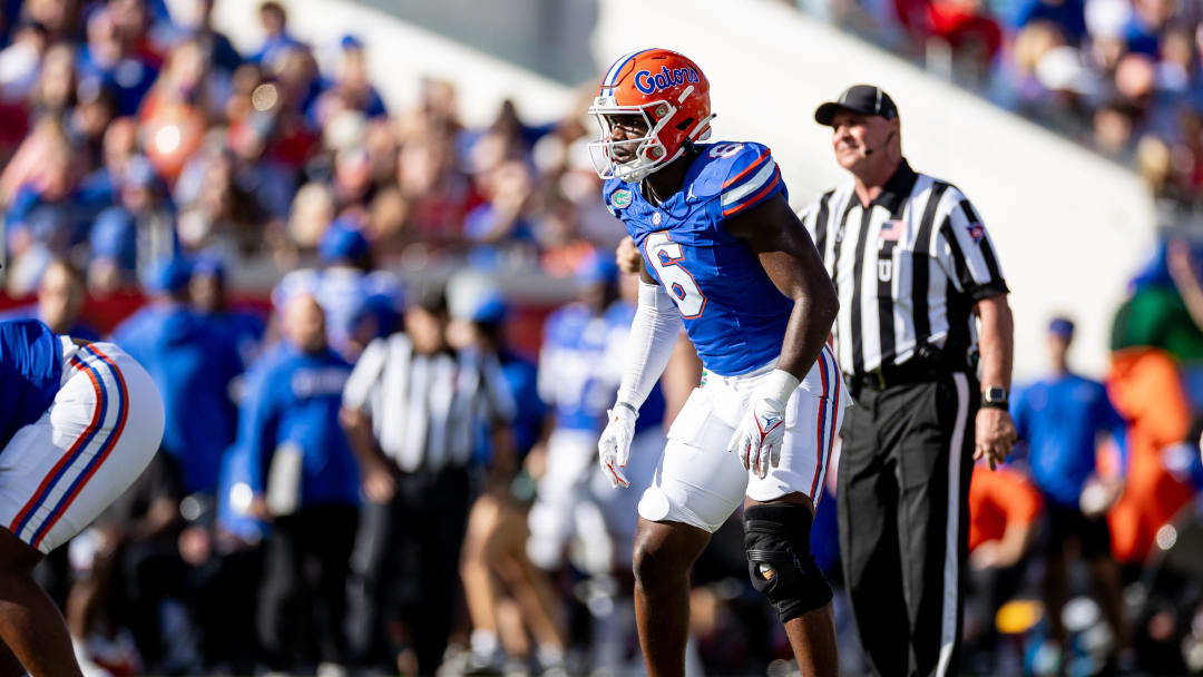 Florida Gators linebacker Shemar James (6) looks at the quarterback during the first half against the Georgia Bulldogs at Everbank Stadium in Jacksonville, FL on Saturday, October 28, 2023. [Matt Pendleton/Gainesville Sun]