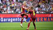 Linda Dallmann und Janina Minge bejubeln die frühe Führung für die DFB-Frauen