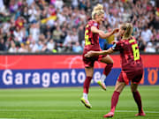 Linda Dallmann und Janina Minge bejubeln die frühe Führung für die DFB-Frauen