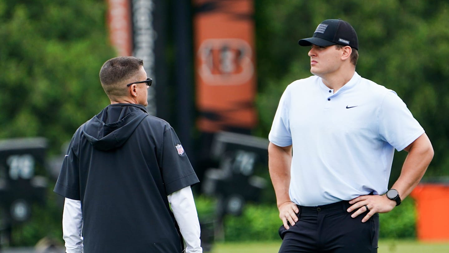 Bengals, Hendrickson in Standoff Over Contract
