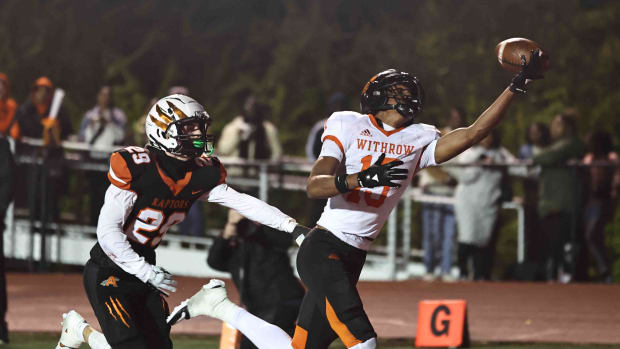 Chris Henry Jr. transferred to Mater Dei from Withrow High in Ohio.