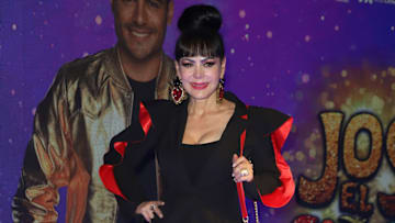 Maribel Guardia tiene una larga cabellera negra que conforma su característica más notoria