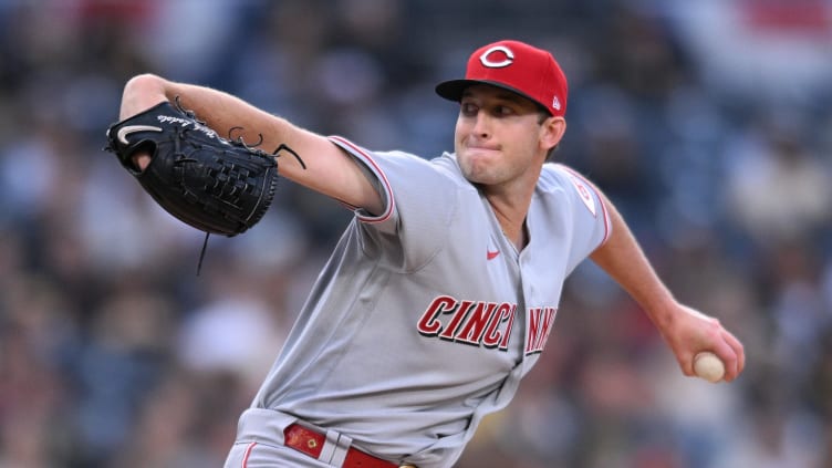 Cincinnati Reds starting pitcher Nick Lodolo (40) throws a pitch.