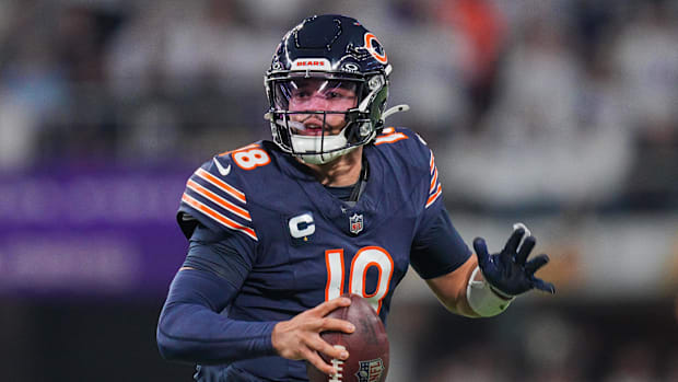 Chicago Bears quarterback Caleb Williams (18) scrambles against the Minnesota Vikings 