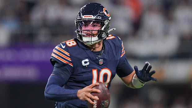 Chicago Bears quarterback Caleb Williams (18) scrambles against the Minnesota Vikings